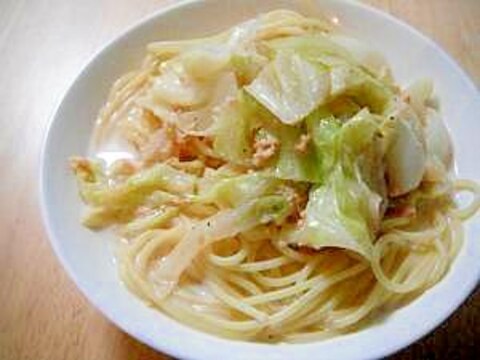 キャベツと鮭フレークのパスタ